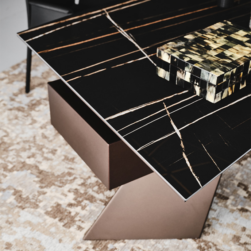 Nasdaq Keramik Cattelan